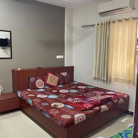 Satguru Guest House Удджайн Экстерьер фото