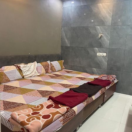 Satguru Guest House Удджайн Экстерьер фото