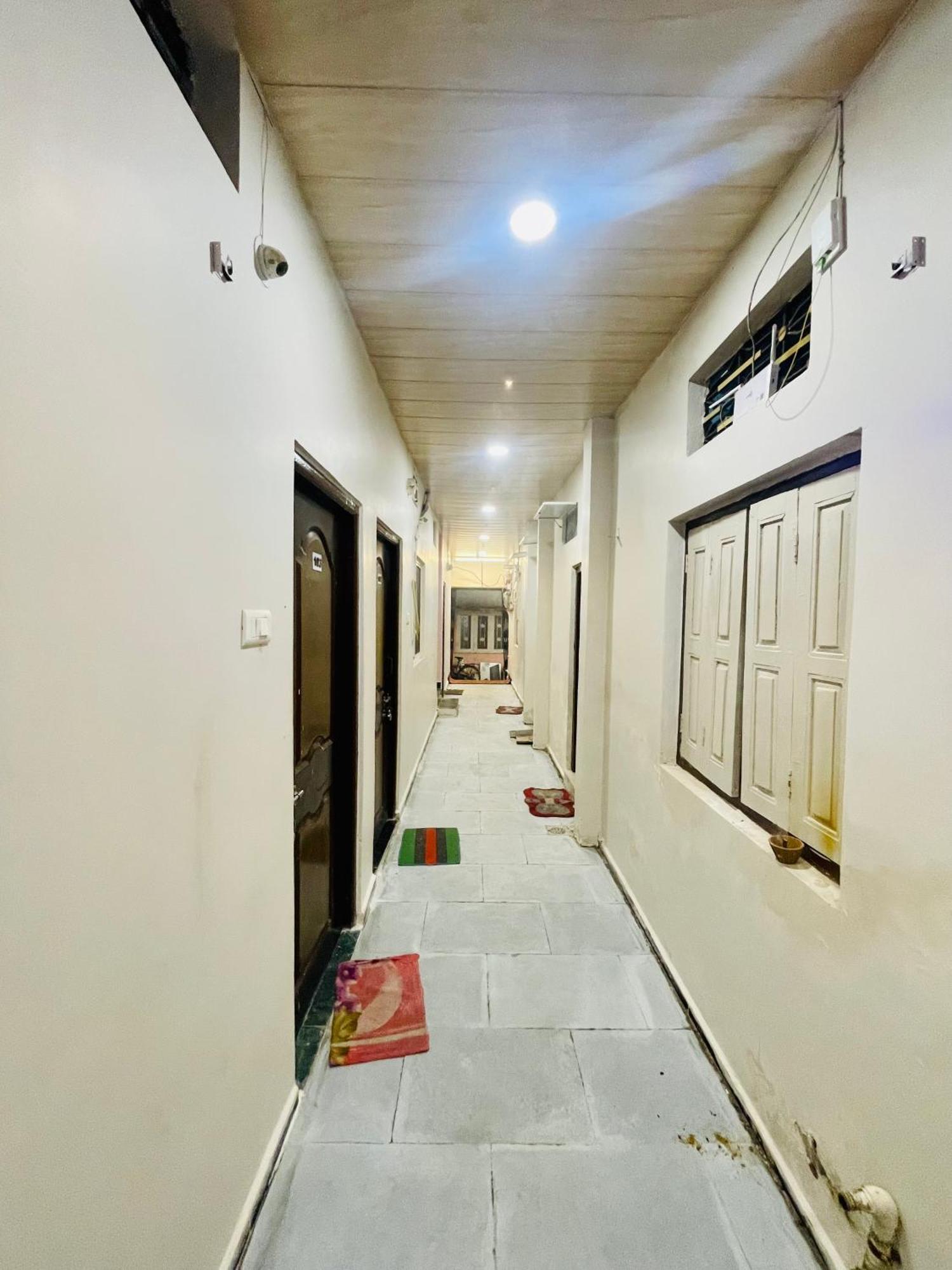 Satguru Guest House Удджайн Экстерьер фото