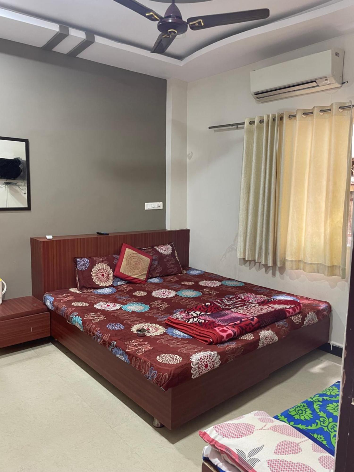 Satguru Guest House Удджайн Экстерьер фото