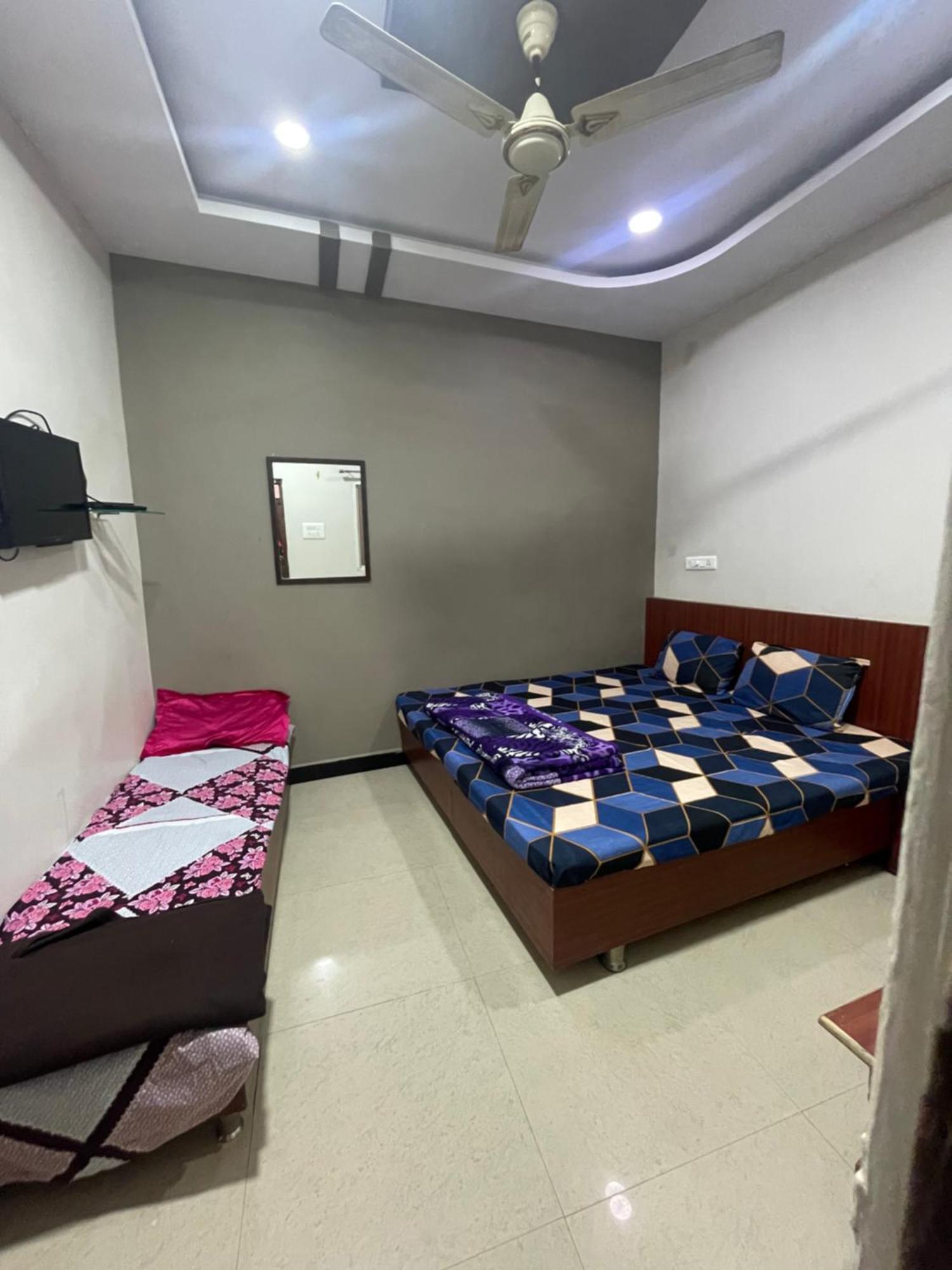 Satguru Guest House Удджайн Экстерьер фото