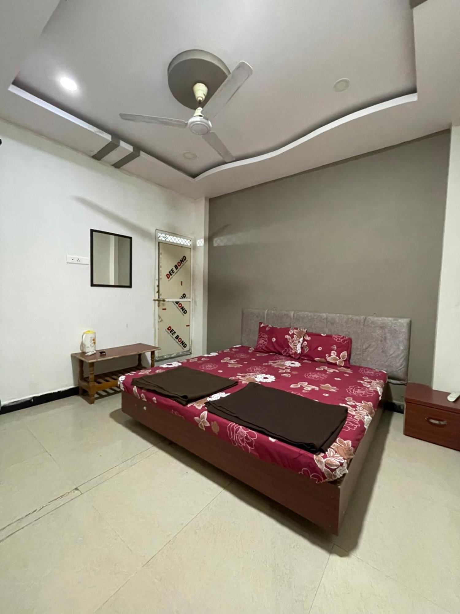 Satguru Guest House Удджайн Экстерьер фото