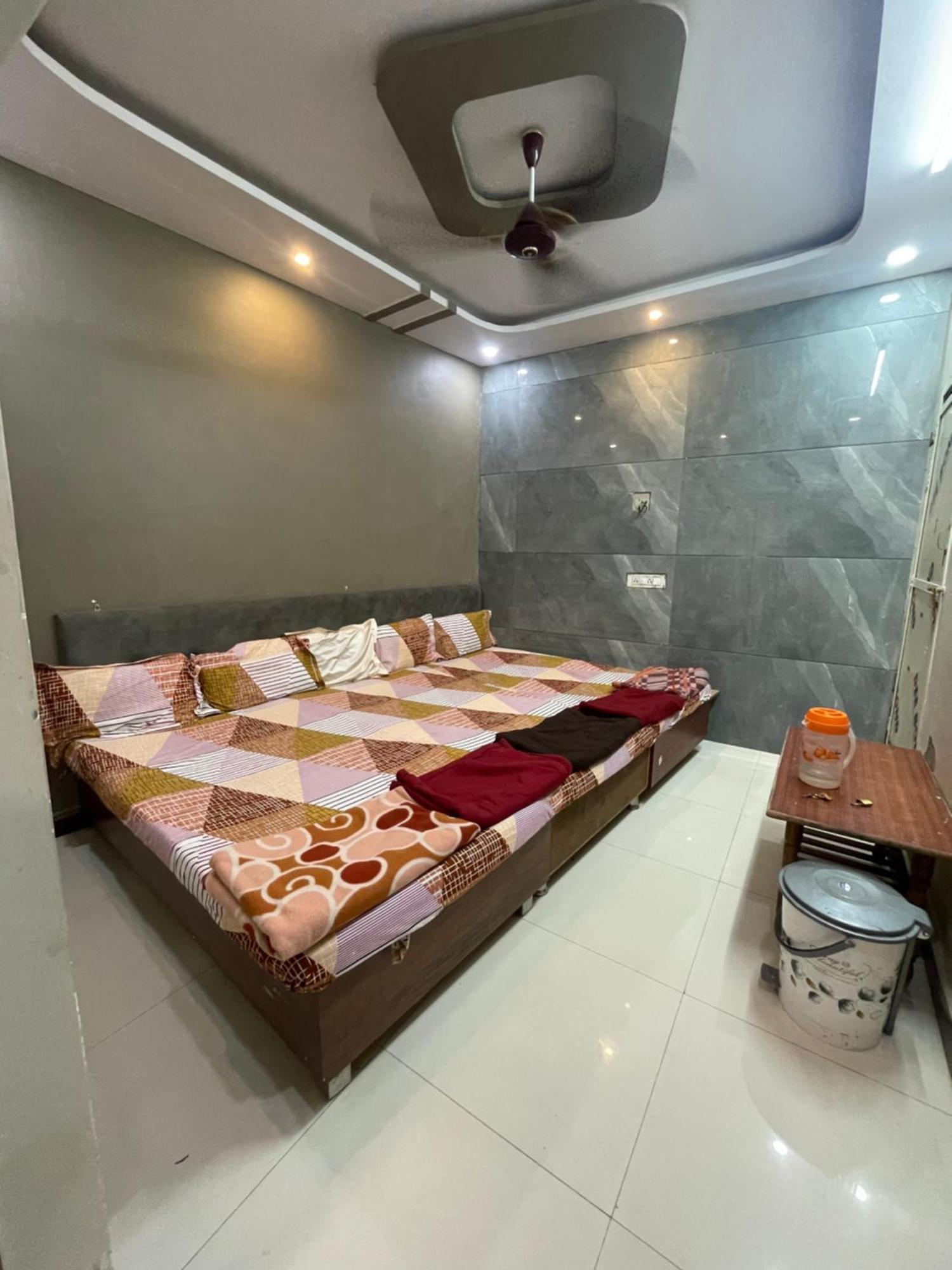 Satguru Guest House Удджайн Экстерьер фото